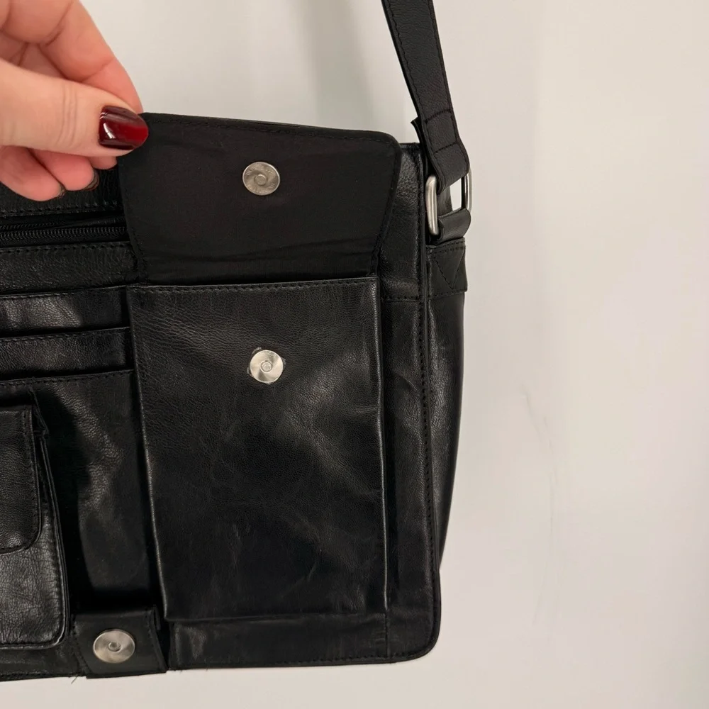 Artisan NY Black Leather Messenger Crossbody Laptop Work Travel Shoulder Bag‎